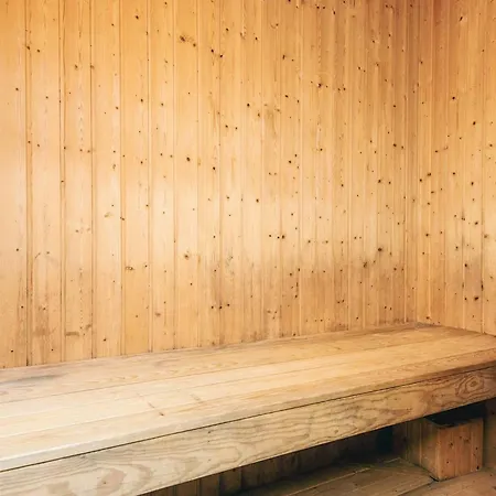 12 Person In Oksbol *