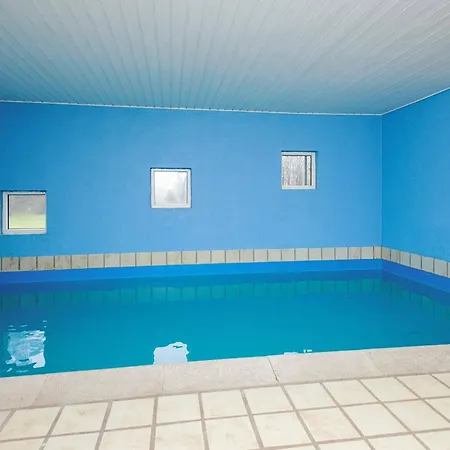 12 Person In Feriehus Oksbøl