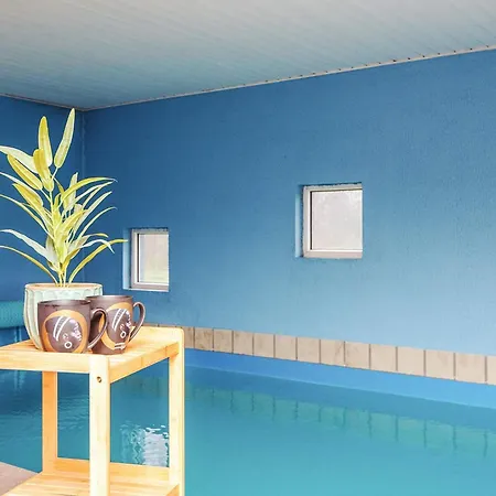 12 Person In Oksbøl