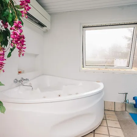 12 Person In Oksbøl