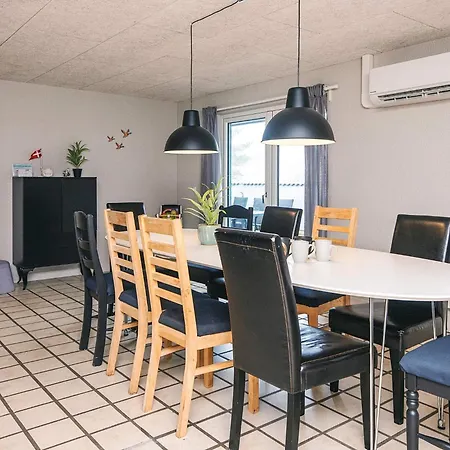 12 Person In Oksbol (Syddanmark)