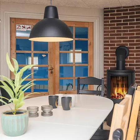 12 Person In * Oksbøl