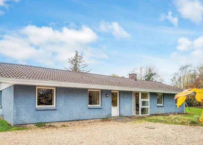 12 Person In Feriehus Oksbøl