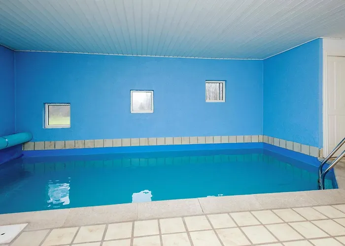 12 Person In Feriehus Oksbøl