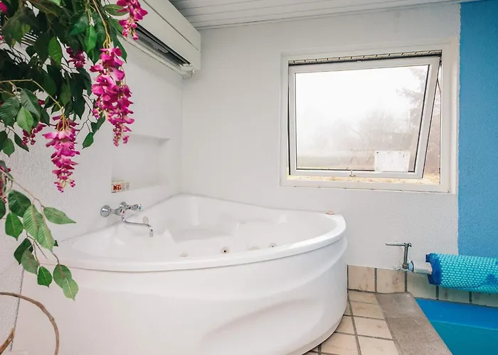 12 Person In Oksbøl