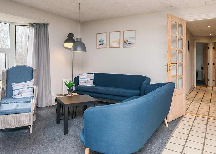 12 Person In Feriehus Oksbøl