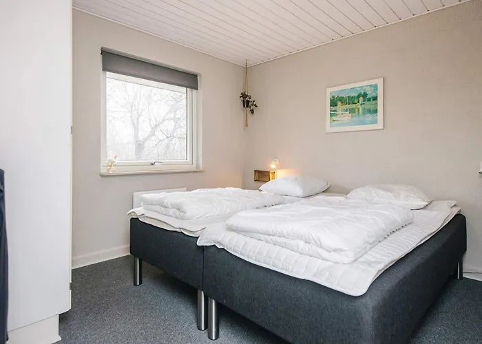 12 Person In Oksbøl